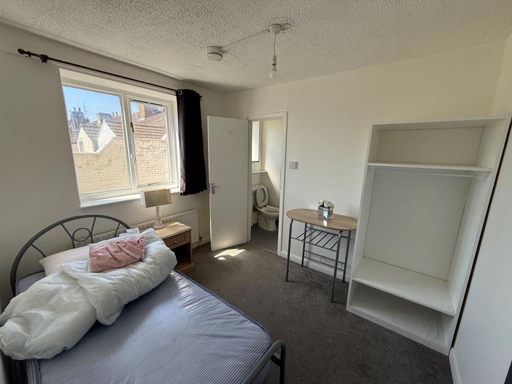 Lot: 82 - FORMER GUEST HOUSE - Bedroom 4